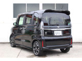 コンパクトだけど堂々としている。大胆さのなかにもどこか繊細さを感じる。そんな車です。