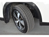 タイヤサイズは225/55R18です