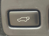 【パワーバックドア】スマートキーや運転席のボタンを押すだけでリアゲートが自動で開閉します!荷物を持っている時や、高い位置にあるバックドアを閉める際に便利な機能です♪
