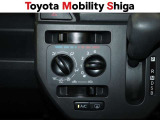 マニュアルエアコン装着車です。お好みのモ-ドに設定して、快適な室内温度をお楽しみ下さい。
