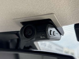 ドライブレコーダー付きで前方だけでなく車室内を録画しているので、万一のとき記録に残せて安心です。