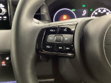 ステアリング左手側はオーディオ関連の操作スイッチです。視線を逸らすことなく運転に集中できます