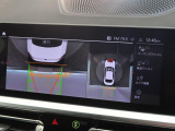 【アラウンドビューモニター】バックカメラに加え、360度のカメラで駐車も楽々。駐車が苦手な方でも安心してお乗りいただけます。