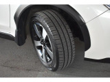 タイヤサイズは225/55R17です