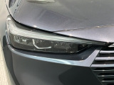 LEDヘッドライトは、点灯の瞬間から最大光量を発揮し、突然暗くなるトンネルなどでの安定感を高めます。