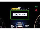 X-MODEは路面に応じてモード4輪の駆動力やブレーキなどを最適にコントロール。悪路からのスムーズな脱出をサポートします。