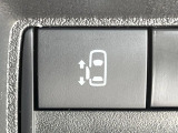 【パワースライドドア】スマートキーや運転席のスイッチでスライドドアの開閉が可能♪電動だから力を入れてドアを開ける必要が無く、小さいお子様でも、重い荷物を持っている時もラクに開け閉めできます♪