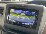 バック駐車が苦手な方や、初めてのお車で不安な方も安心。後方の映像をナビ画面に表示するため、周囲を確認しながらスムーズに駐車できます。