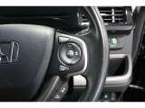 Hondaセンシングの機能のひとつ、アダプティブクルーズコントロール付!アクセルから足を離しても設定したスピードと前車との車間を保ち走行してくれます!車線維持もアシスト☆高速道路で疲労軽減ですね☆