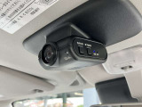 ドライブレコーダー付きで前方だけでなく車室内も録画できるので万一のとき記録に残せて安心です。