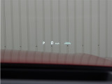 カラーヘッドアップディスプレイ付き。少ない視線移動で情報を確認できるので、運転の疲労軽減に繋がりますよ♪