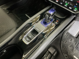 シンプルでスマートなセレクトレバーです