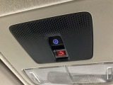 車内天井の赤い「SOS」ボタンは、事故・急病・危険を感じた際にワンプッシュでHonda緊急サポートセンターへつながる緊急通報機能です。
