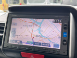 【ナビ】Honda純正ナビゲーション装備(HondaCONNECT対応)スマートフォンからリモート操作が可能。車内Wi-Fiや自動地図更新など便利な機能が使用できます。●基本パック(有料)が必要です。