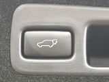 【パワーバックドア】スマートキーや運転席のボタンを押すだけでリアゲートが自動で開閉します!荷物を持っている時や、高い位置にあるバックドアを閉める際に便利な機能です♪