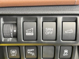 【パワーバックドア】スマートキーや運転席のボタンを押すだけでリアゲートが自動で開閉します!荷物を持っている時や、高い位置にあるバックドアを閉める際に便利な機能です♪
