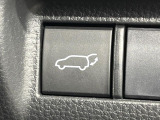 【パワーバックドア】スマートキーや運転席のボタンを押すだけでリアゲートが自動で開閉します!荷物を持っている時や、高い位置にあるバックドアを閉める際に便利な機能です♪