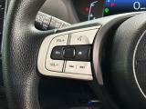 ステアリングにオーディオ操作スイッチが付いています。オーディオ画面に直接タッチしなくても操作が出来ますので、運転に集中できます。