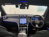 納車前整備は、検査ライン等の施設が充実した当店3階の指定工場で入念に行います。メルセデス・ベンツの定める厳しい基準をクリアしたお車のみをご案内させて頂きます。