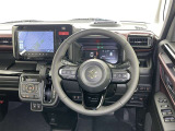 運転席まわりです。 各操作スイッチは使いやすい位置に配置されてます。