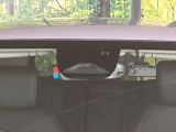 【ホンダセンシング】走行中に前方の車両等を認識し、衝突しそうな時は警報とブレーキで衝突回避と被害軽減をアシスト。より安全にドライブをお楽しみいただけます。
