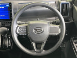 インテリアに合わせたデザインのステアリングは、運転される方のことも考え、運転しやすい形状、大きさです。是非一度、実際に触ってお確かめください。
