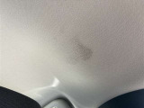運転席右上の天井には毛玉になっている箇所があります。