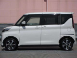 純正アルミで全体的にデザインがまとまっています。車も人も、オシャレはまずは足元からですね。