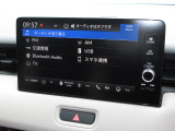 ナビゲーションはホンダコネクトディスプレイを装着しております。AM、FM、Bluetooth、フルセグTVがご使用いただけます。初めて訪れた場所でも道に迷わず安心ですね!