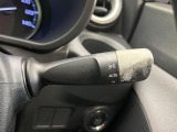 【オートライト】周りの明るさに応じて自動でヘッドライトの点灯・消灯ができる機能です!ライトの付け忘れ・消し忘れなどが無くなり、雨の日や夕方の走行も安心!トンネル通過時も便利ですね♪