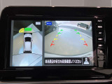 クルマを空から見たような映像が映る、アラウンドビューモニターで、車両周辺の安全確認も一目できます!小さなお子様や障害物も確認できるので、運転のしやすさだけでなく事故防止にも役立ち安心して駐車できます♪