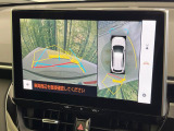 【パノラミックビューモニター】専用のカメラにより、上から見下ろしたような視点で360度クルマの周囲を確認することができます☆死角部分も確認しやすく、狭い場所での切り返しや駐車もスムーズに行えます。