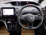 NISMO専用本革・アルカンターラ巻3本スポークステアリング(レッドセンターマーク、レッドステッチ、ガンメタクローム加飾付)