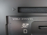 ナビの型式はVXU-215VZiです。