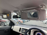 運転席と助手席にはミラー付きサンバイザーを装備♪