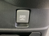 アクセサリーソケットを装備。車内アクセサリーの電源として便利です。