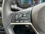 ナビの音量など車両情報を手元で操作できるハンドルスイッチ付き。
