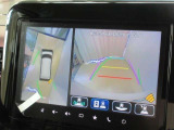全方位モニター付きです。車両を上から見たような映像をナビゲーション画面に表示。運転席からの目視だけでは見にくい、車両周辺の状況をリアルタイムでしっかり確認できます。