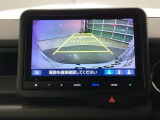 バックモニター付きで車庫入れもラクラク♪
