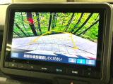 【バックカメラ】駐車時に後方がリアルタイム映像で確認できます。大型商業施設や立体駐車場での駐車時や、夜間のバック時に大活躍!運転スキルに関わらず、今や必須となった装備のひとつです!