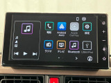 【9インチスマホ連携ディスプレイオーディオ】 対応しているスマホアプリを大画面で使えます!フルセグテレビやラジオの視聴、Bluetooth接続による音楽鑑賞、ハンズフリー通話なども利用可能です。