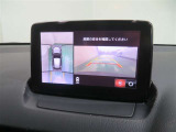 360&deg;ビューモニター搭載。カメラで車両周囲の状況を映し出すため、狭い場所での駐車などに役立ちます。