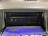 センターディスプレイオープンで中に音楽CDが挿入できます。