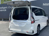 人気のデュアルバックドア☆後ろの狭い駐車場でも荷物の載せ降ろしがスムーズです♪