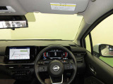 ドライバー目線で、使いやすく安全操作性と良好な視界を実現した運転席です。