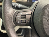 ステアリングにオーディオ操作スイッチが付いています。オーディオ画面に直接タッチしなくても操作が出来ますので、運転に集中できます。