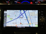 ダイハツ純正ナビゲーションを装備しています☆TVは画像がきれいなフルセグになっていてスマホに入っている音楽もBluetoothで繋いで楽しんでいただけます☆