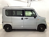 スライドドアなら狭い駐車場でもドアをぶつける心配がありません。ステップが低く乗り降りもしやすいです。
