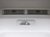 後席シーリングファン装備で室内の空気の循環を良くしてくれます