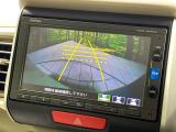 【バックカメラ】駐車時に後方がリアルタイム映像で確認できます。大型商業施設や立体駐車場での駐車時や、夜間のバック時に大活躍!運転スキルに関わらず、今や必須となった装備のひとつです!